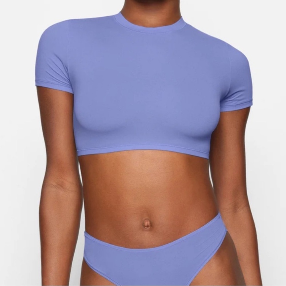 SKIMS Fits Everybody Supper Cropped T-Shirt